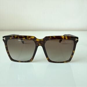 NEW!!! Tom Ford women sunglasses Sabrina 02 TF764 52H Authentic